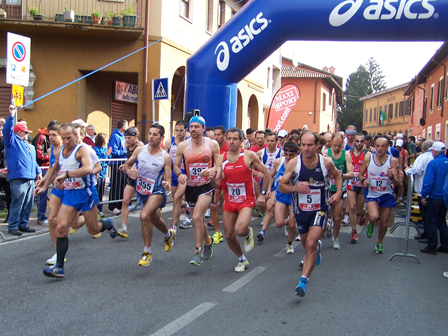 17 Aprile 2011 Campionato Regionale Libertas di Corsa su strada a Cernusco Lombardone  La partenza