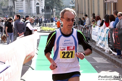 1 Aprile 2012 Mezza maratona del Serio di Gazzaniga (BG) Bianchi Luca all'arrivo