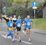 28 Novembre 2004 Piazza Castello: Vincenzo, Giorgio e Maurizio Milano Maratona - MI